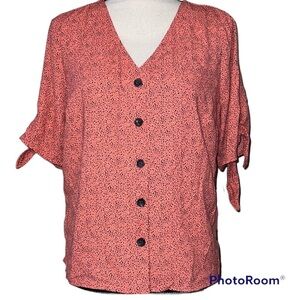 Apt. 9 women’s medium v-neck lace up short sleeves button front red dot color